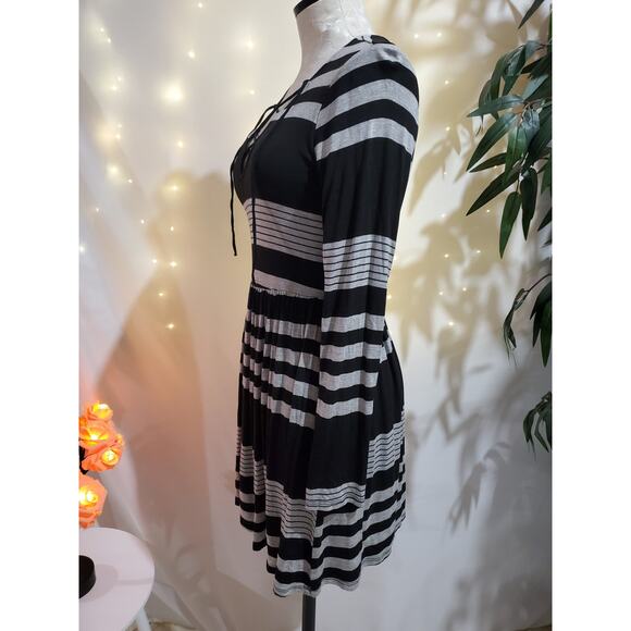 ModCloth Fervour Striped Lace Up V-Neck Long Sleeve Jersey Dress Womens Size S - Picture 5 of 9